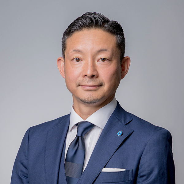 板倉 智康